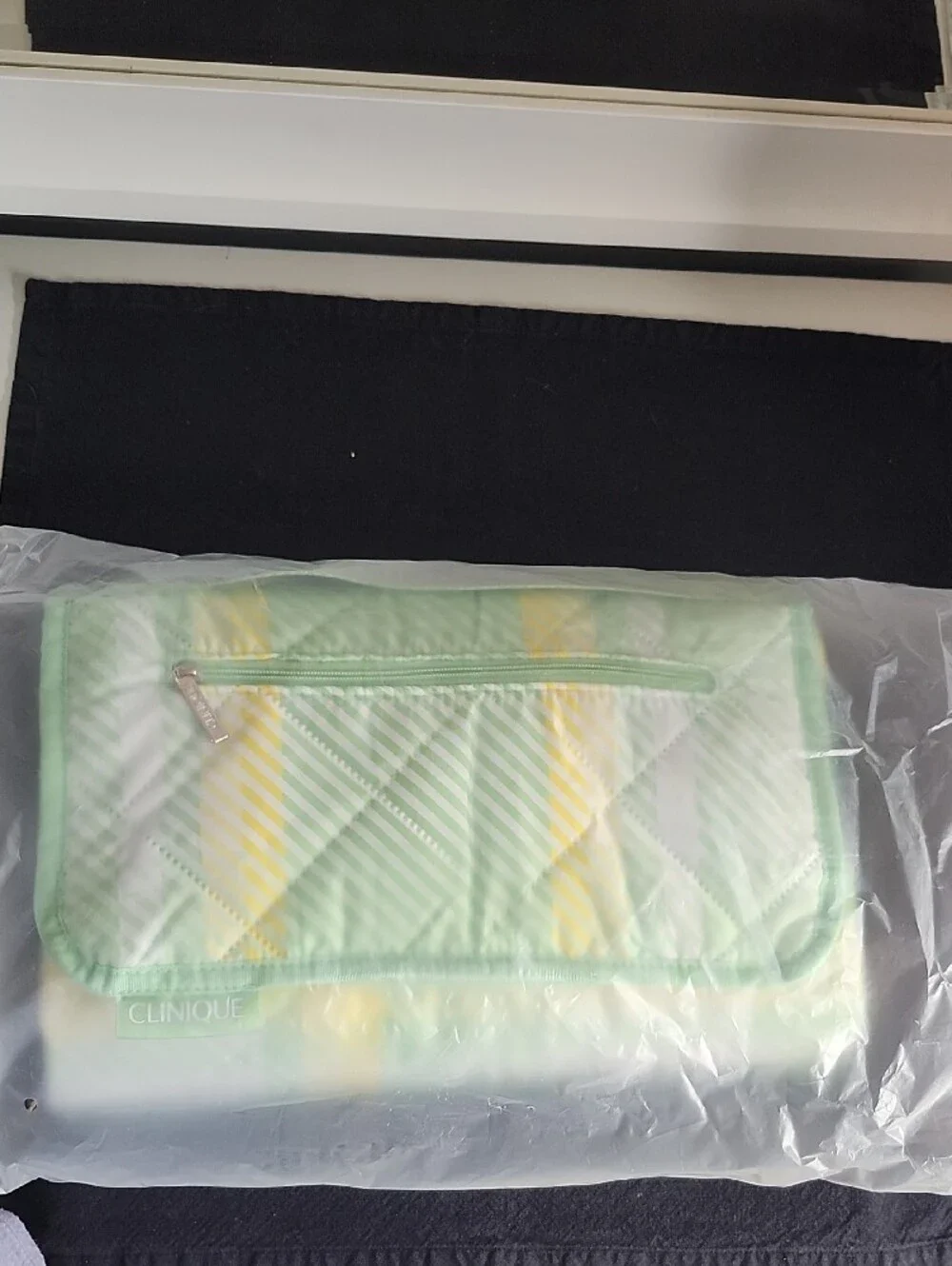 New Clinique Quilted Travel Picnic Blanket in Mint Green & Yellow With Handle